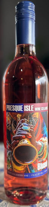 Presque Isle Wine Cellars Bluse semi-sweet blueberry Rose wine bottle