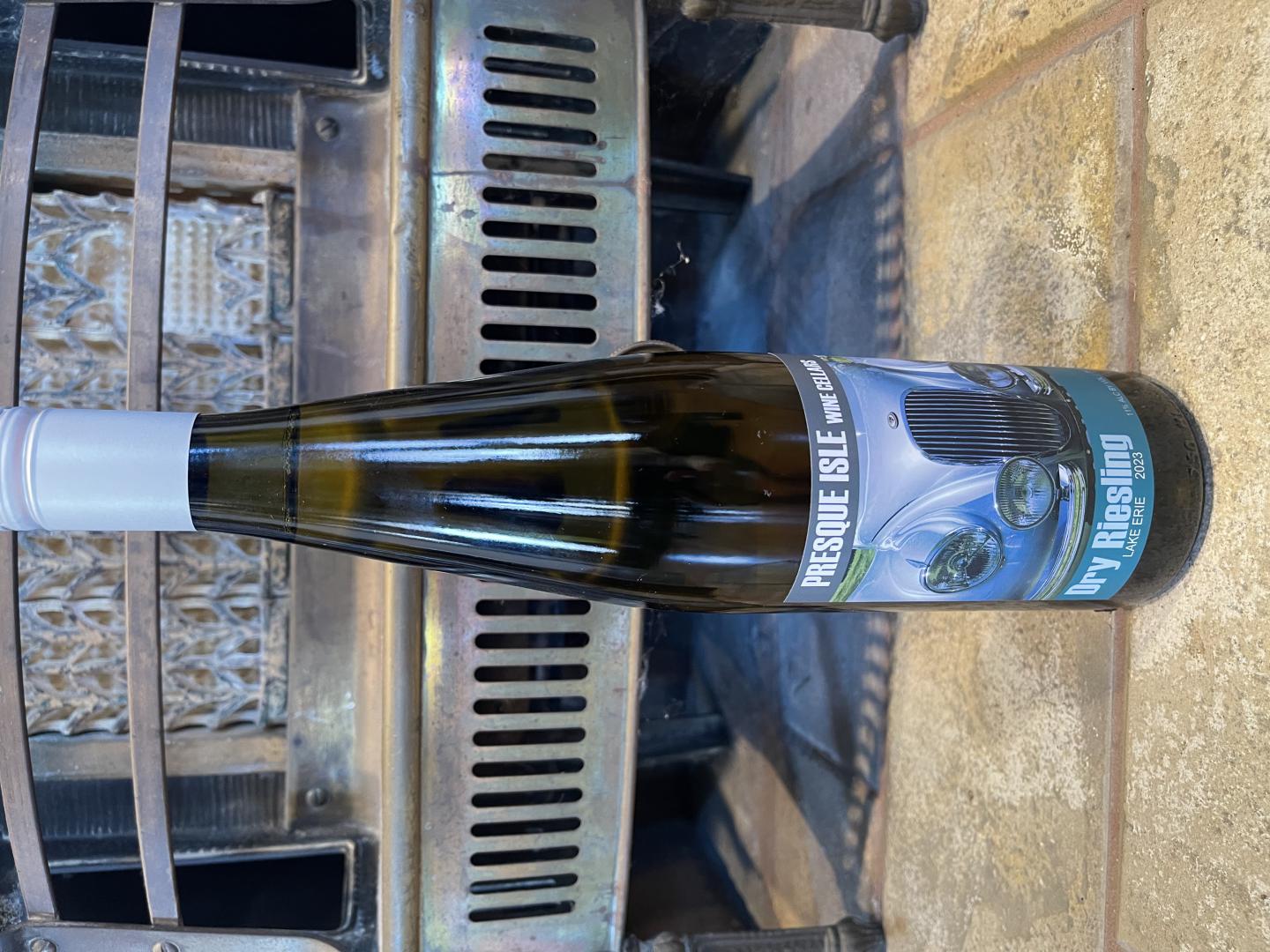 Presque Isle Wine Cellars Riesling dry white wine bottle